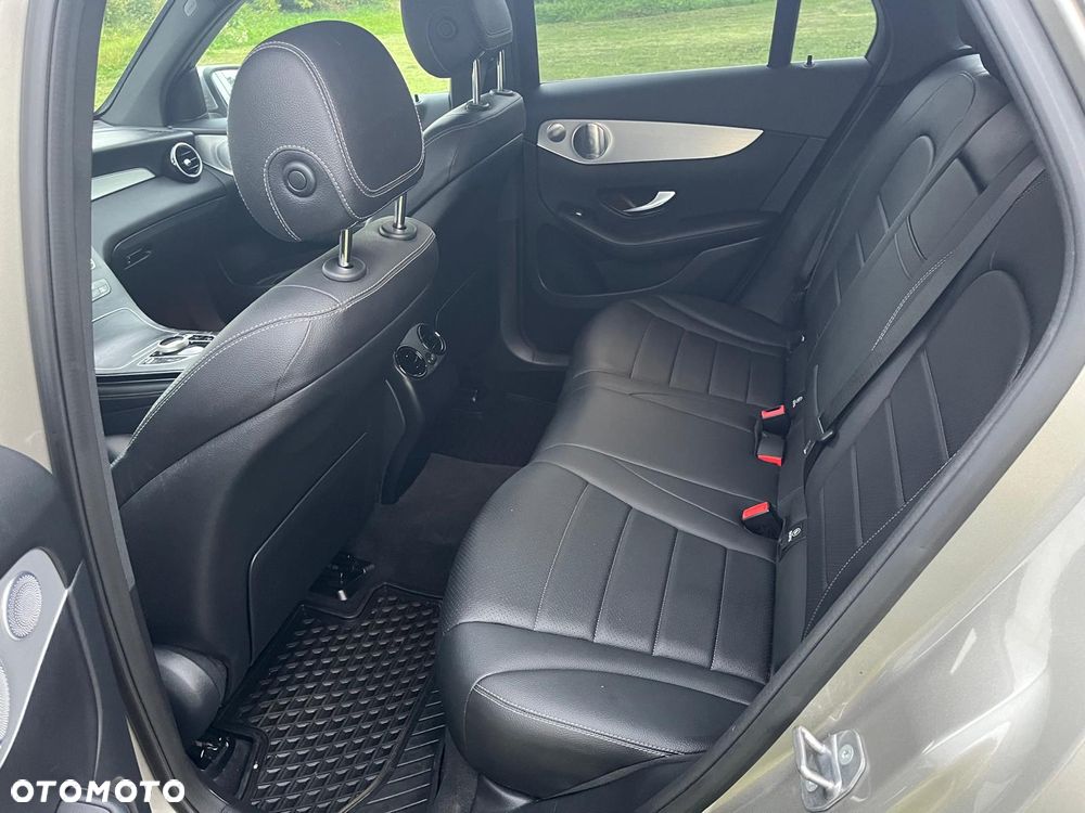 Mercedes-Benz GLC 300 4Matic 9G-TRONIC Exclusive - 25