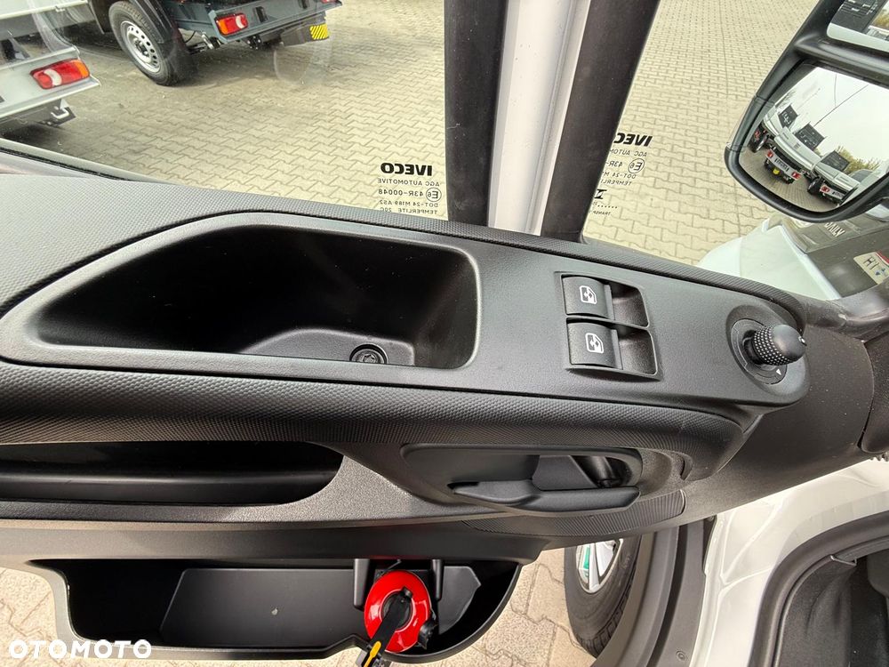 Iveco WYPRZEDAŻ ROKU ! GOTOWIEC OD RĘKI - BOGATE WYPOSAŻENIE DLA KIEROWCY - 33