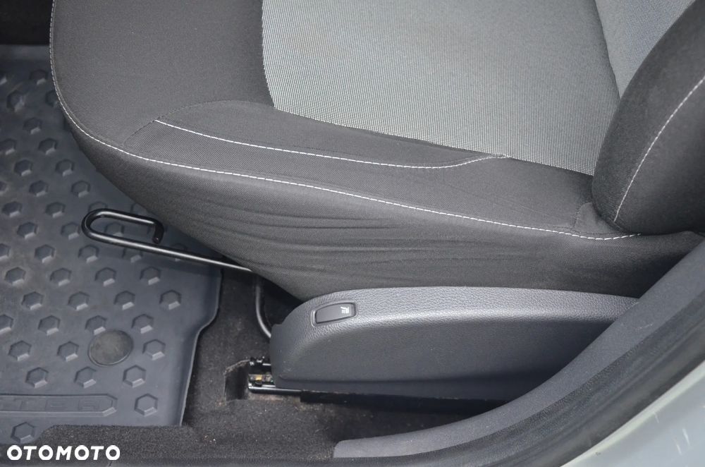 Dacia Duster 1.6 SCe Urban Explorer S&S - 16