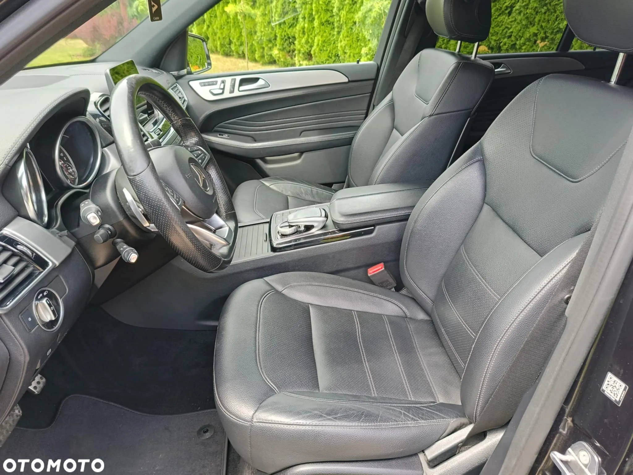Mercedes-Benz GLE 500 e 4Matic 7G-TRONIC AMG Line - 25