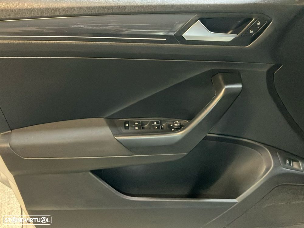VW T-Roc - 19