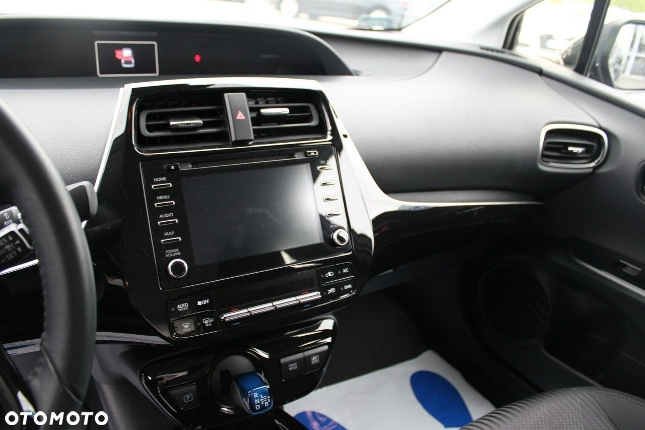 Toyota Prius - 25