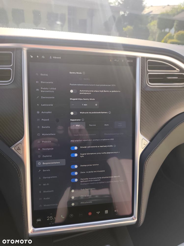 Tesla Model S - 23