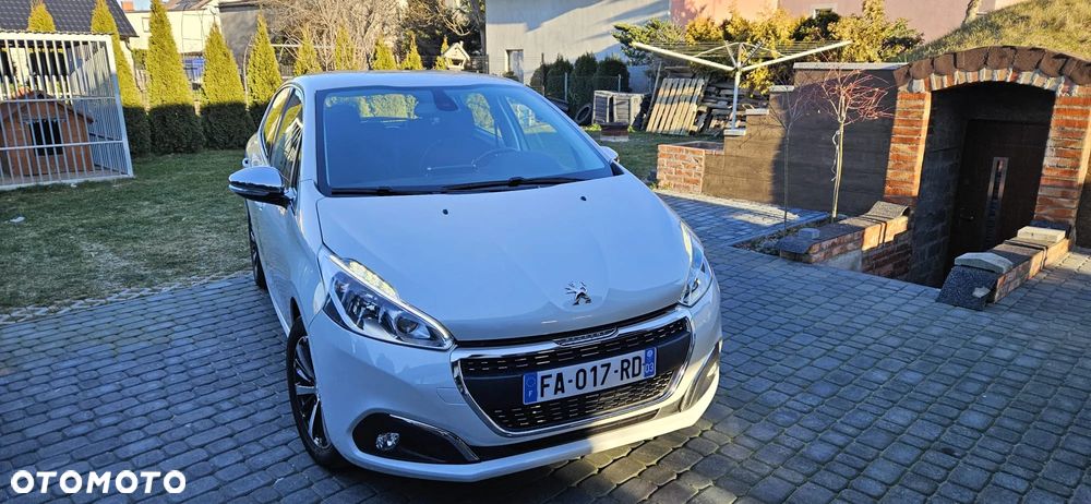 Peugeot 208 - 1