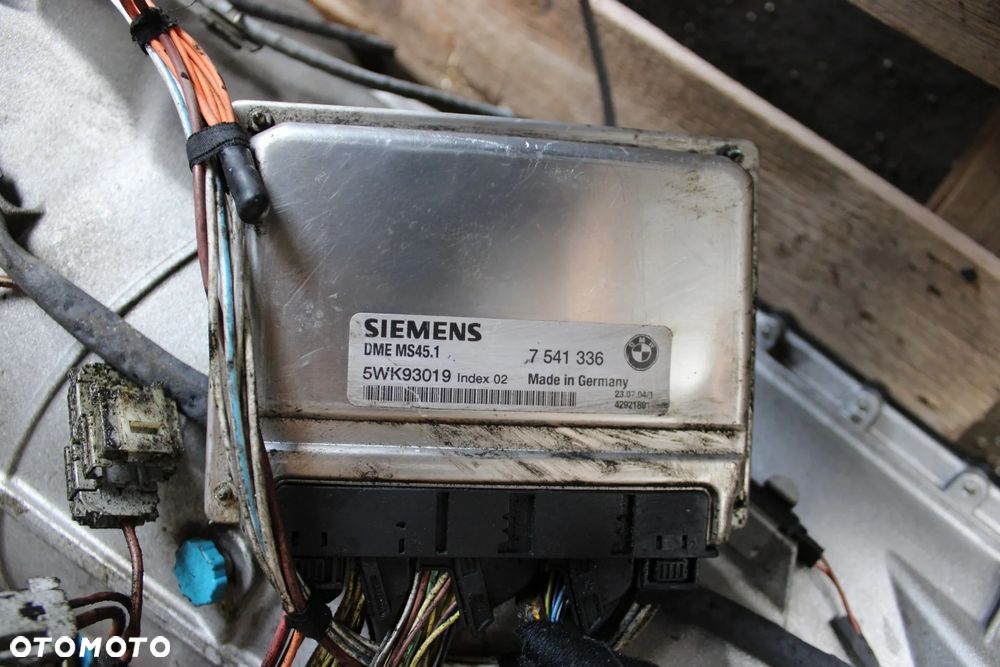 SILNIK 2.5 R6 M54B25 + STEROWNIK SILNIKA / BMW 525i E60 2004 - 9