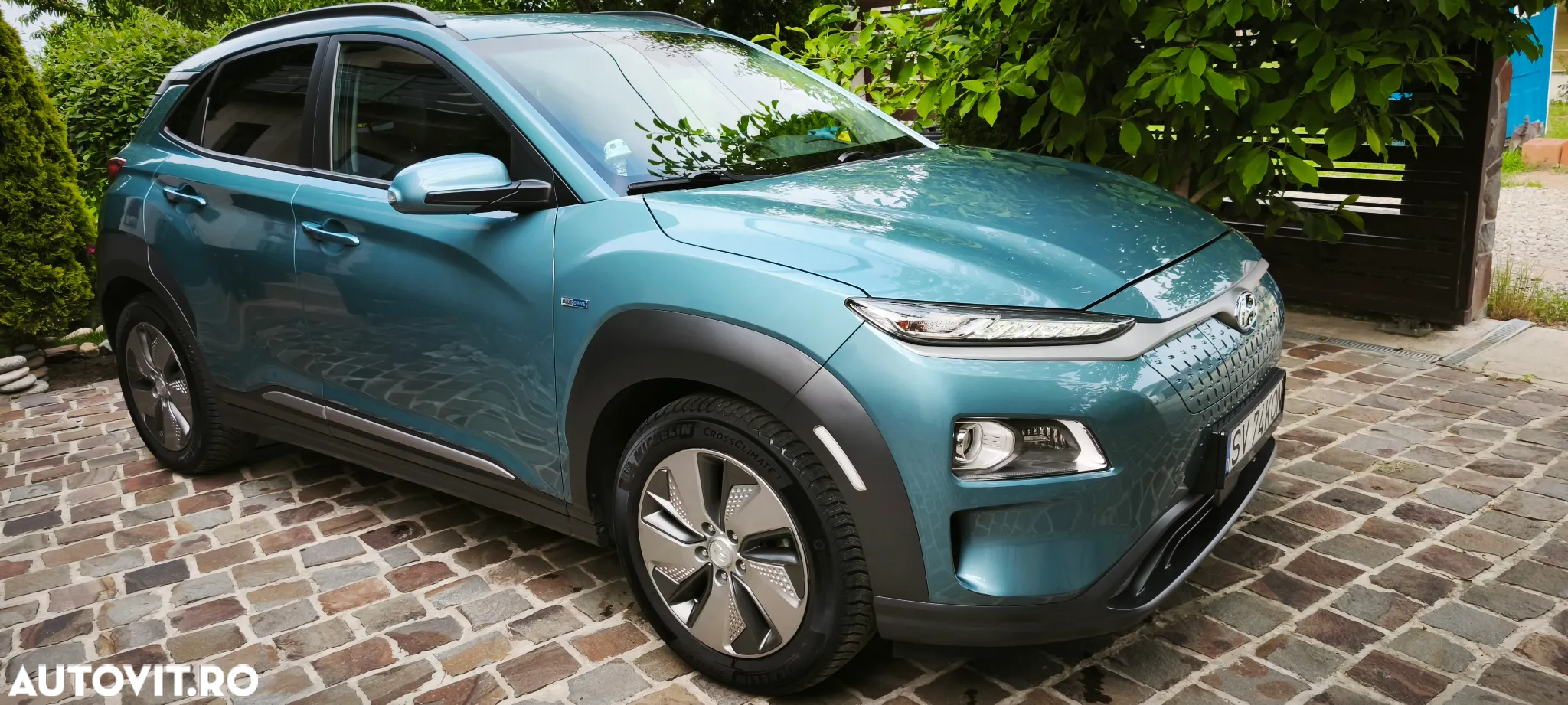 Hyundai KONA EV Premium - 2