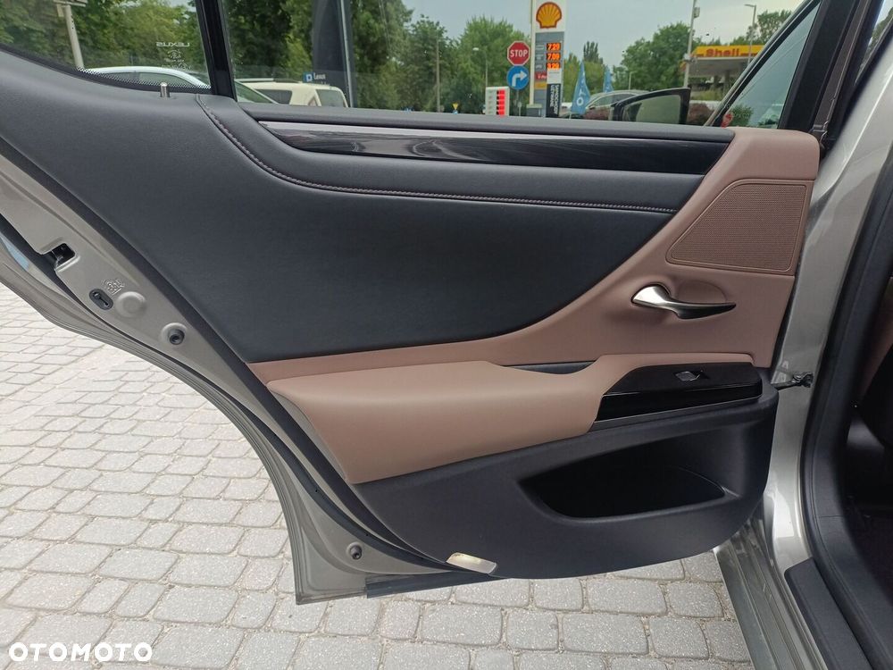 Lexus ES 300h Business Edition - 15