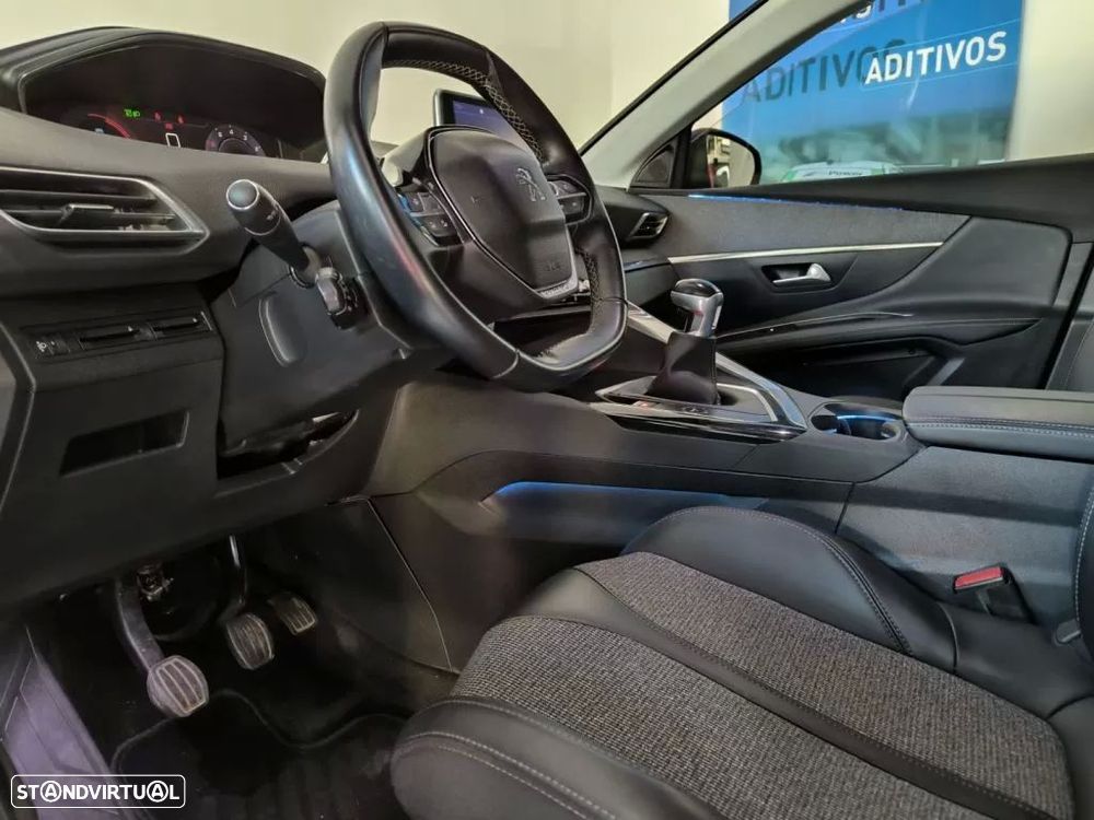 Peugeot 3008 1.2 PureTech Allure - 12