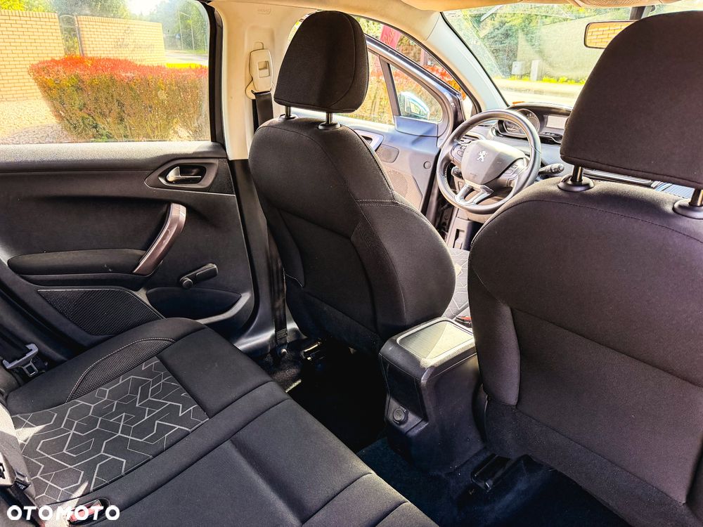 Peugeot 2008 PureTech 82 Style - 24