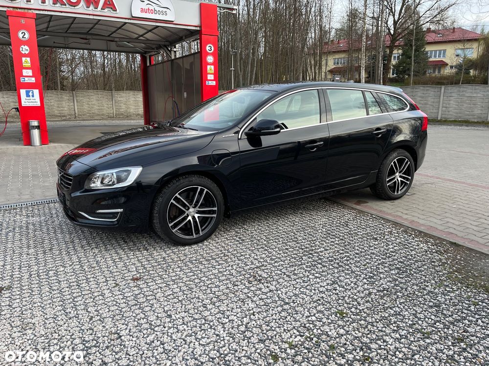 Volvo V60 D6 AWD Plug-in Hybrid R-Design Summum - 10