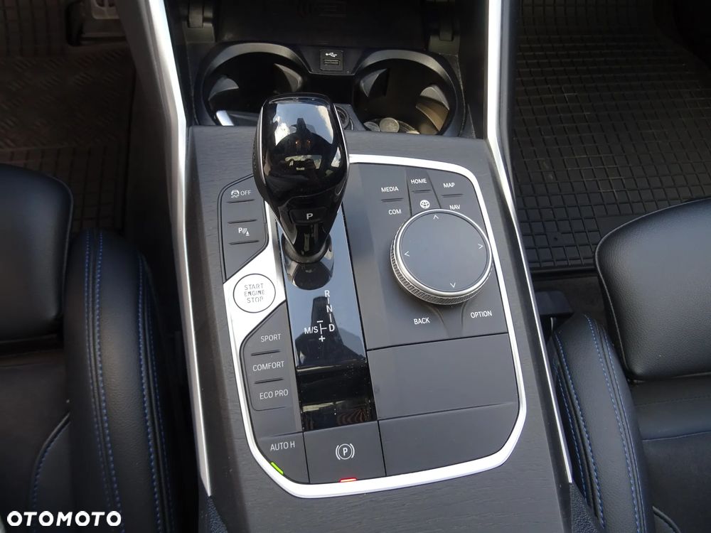 BMW Seria 3 320d xDrive M Sport - 26