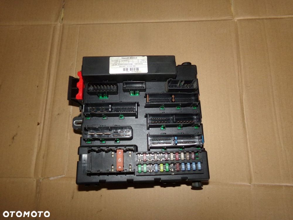 SKRZYNKA BEZPIECZNIKÓW MODUŁ BSI 13205777 VECTRA C