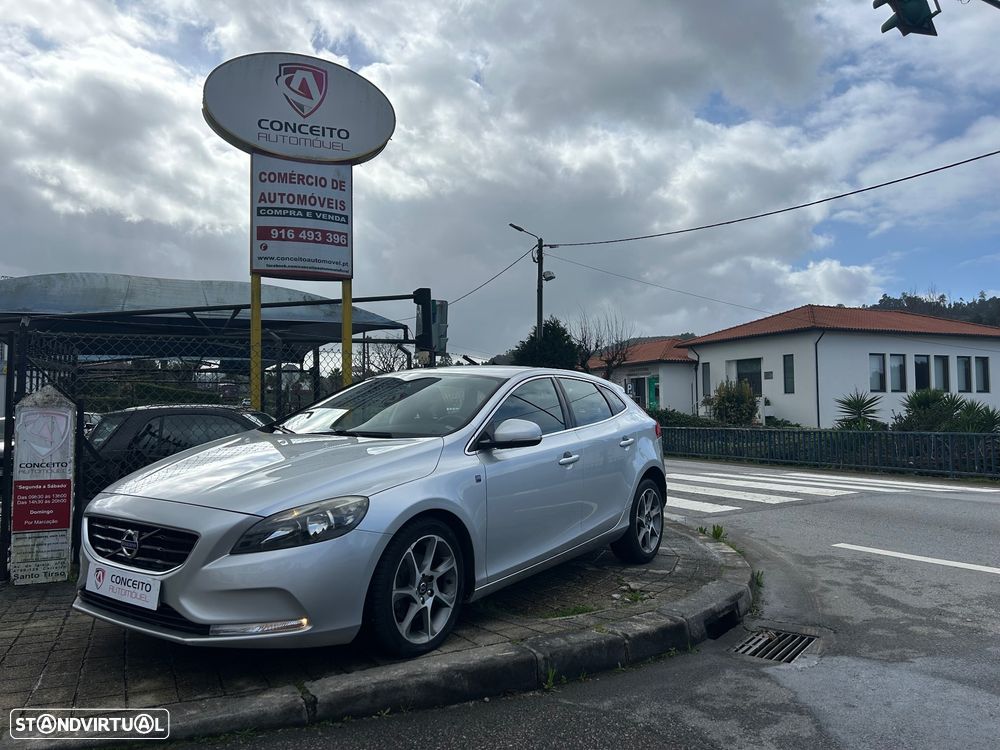 Volvo V40 2.0 D2 Momentum Eco - 1
