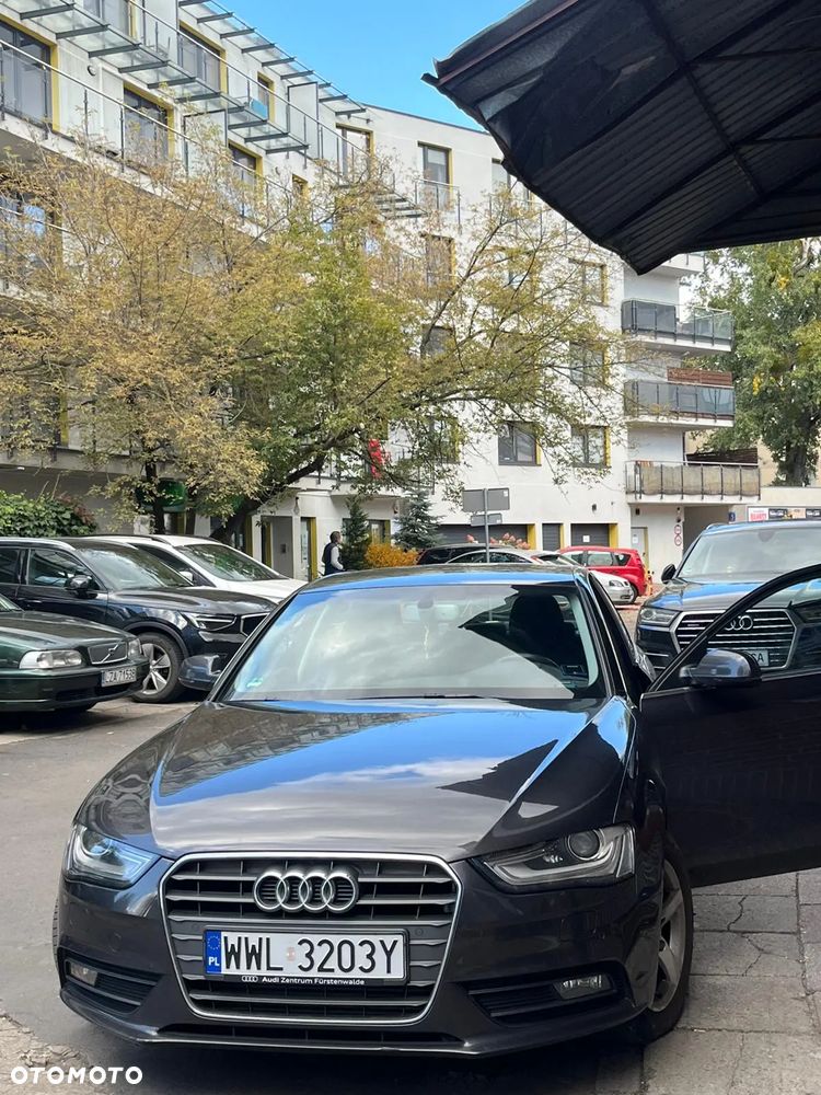 Audi A4 Limousine - 16