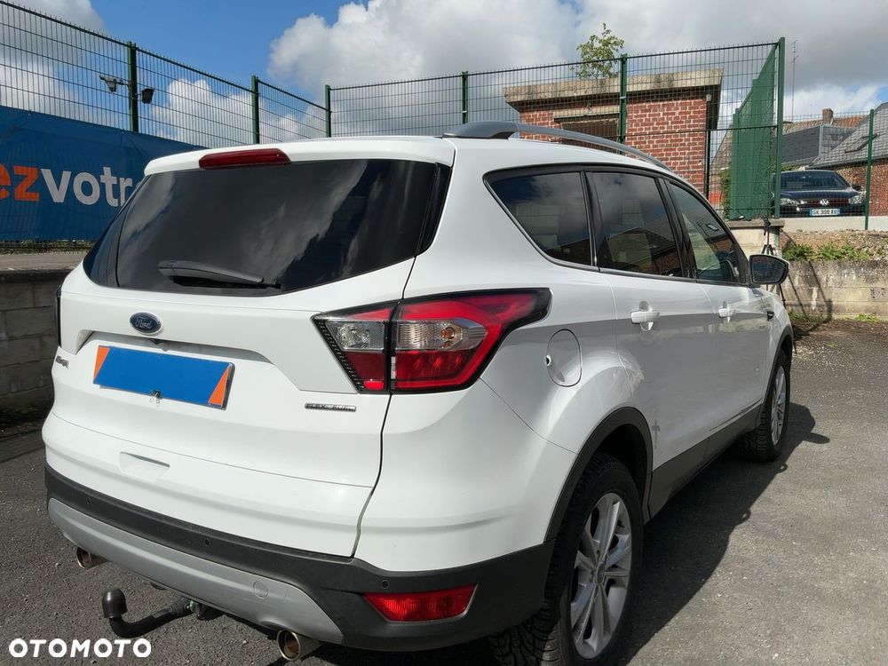 Ford Kuga 1.5 EcoBoost 2x4 Titanium - 4