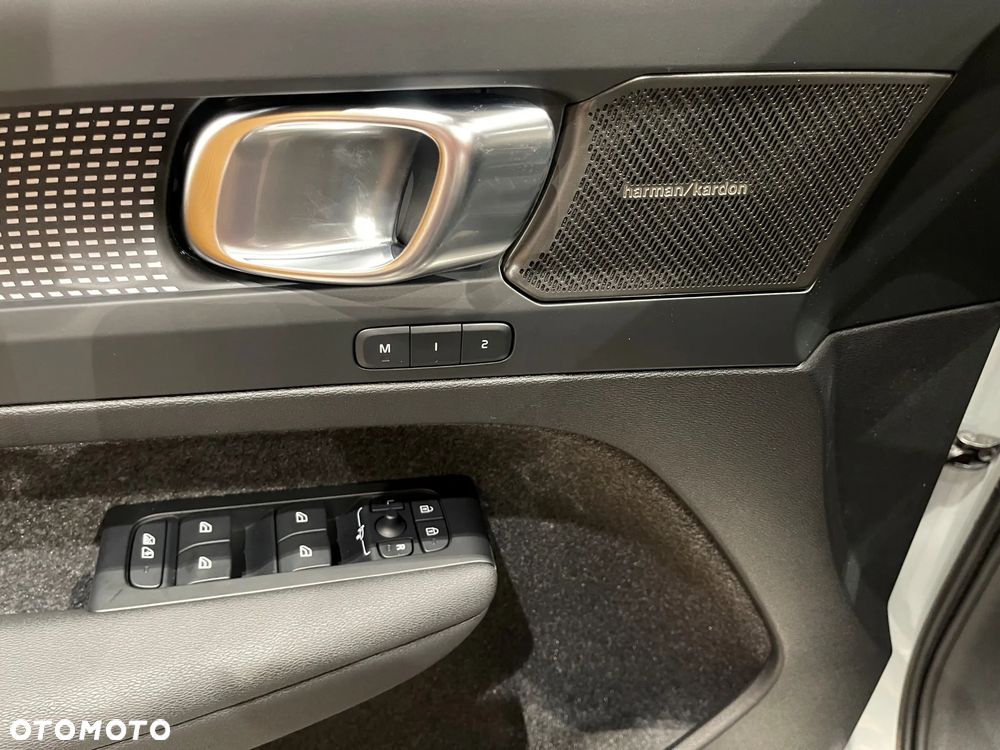 Volvo XC 40 B3 Plus Dark - 13