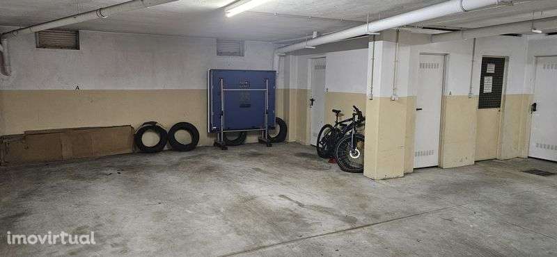 Lugar de garagem com Arrumo  junto ao Hospital CUF - Grande imagem: 3/4