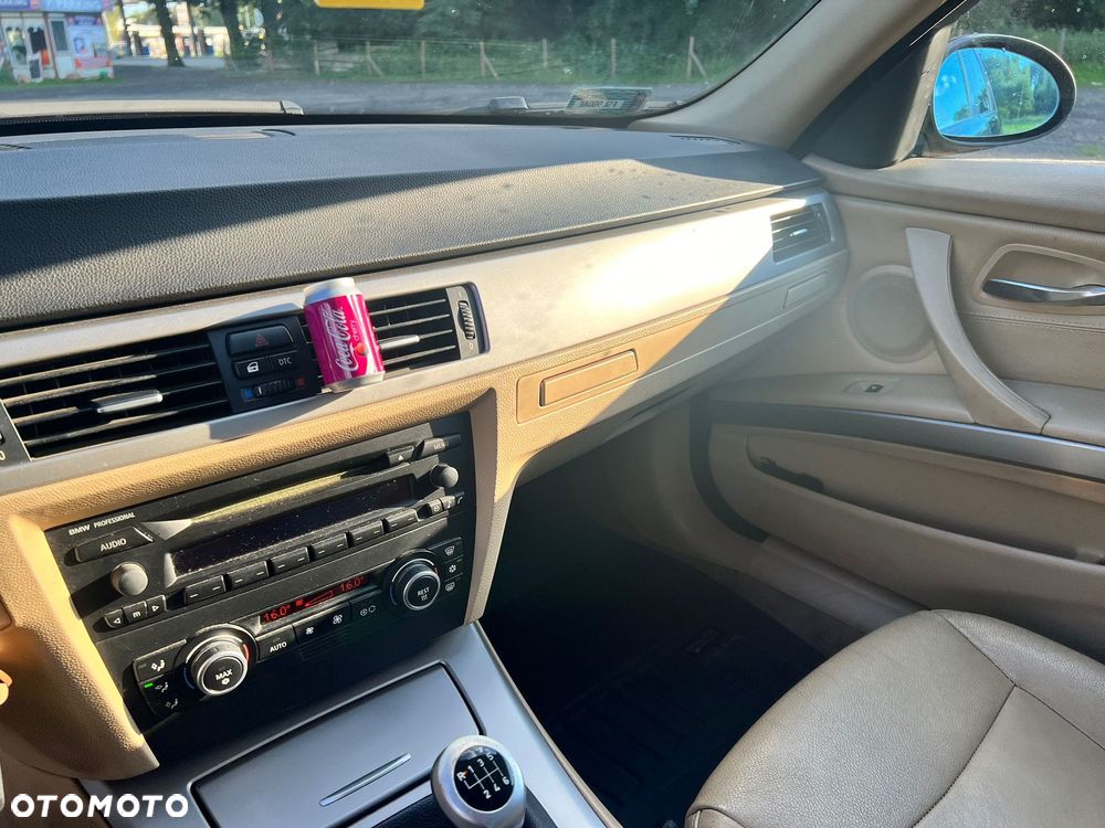 BMW Seria 3 318i - 13