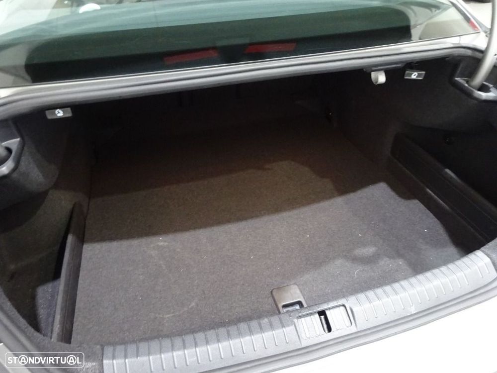 VW Passat 1.6 TDI Confortline - 30