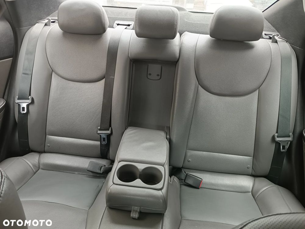 Hyundai Elantra - 16