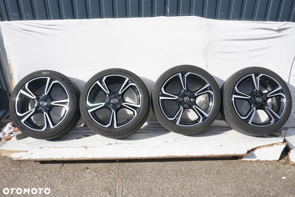 Opel corsa F 4x108 17 7J Michelin 205 45 17 - 1
