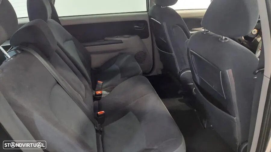 Mitsubishi Grandis - 20