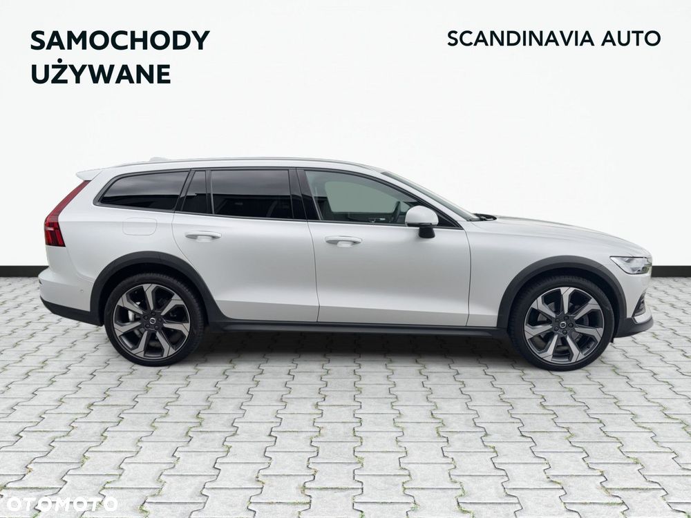 Volvo V60 Cross Country - 4