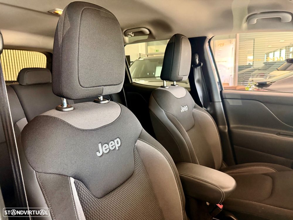 Jeep Renegade 1.3 TG Limited - 30