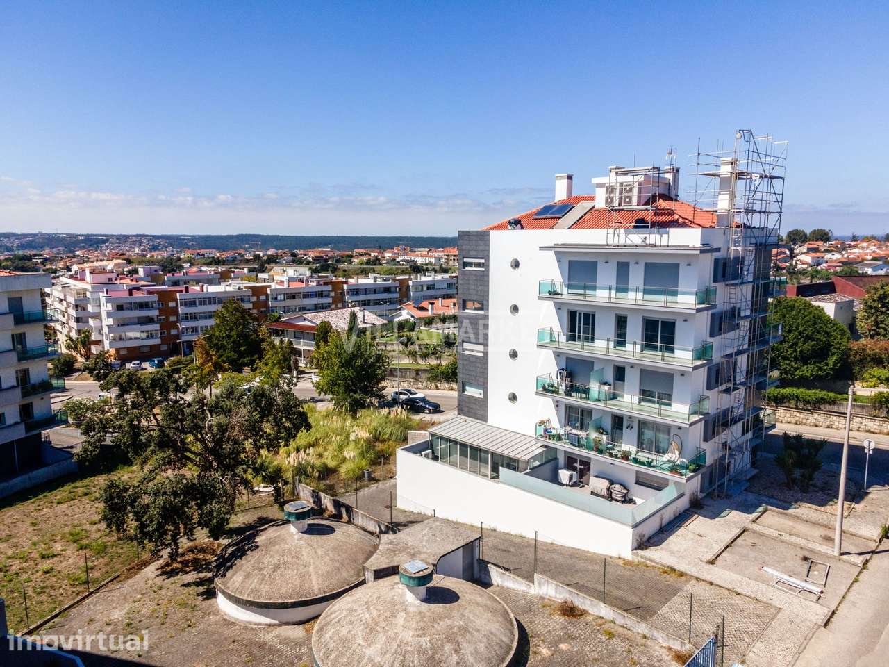 Espaçoso e luxuoso Apartamento T3 composto por 4 frentes (todo o 3º pi