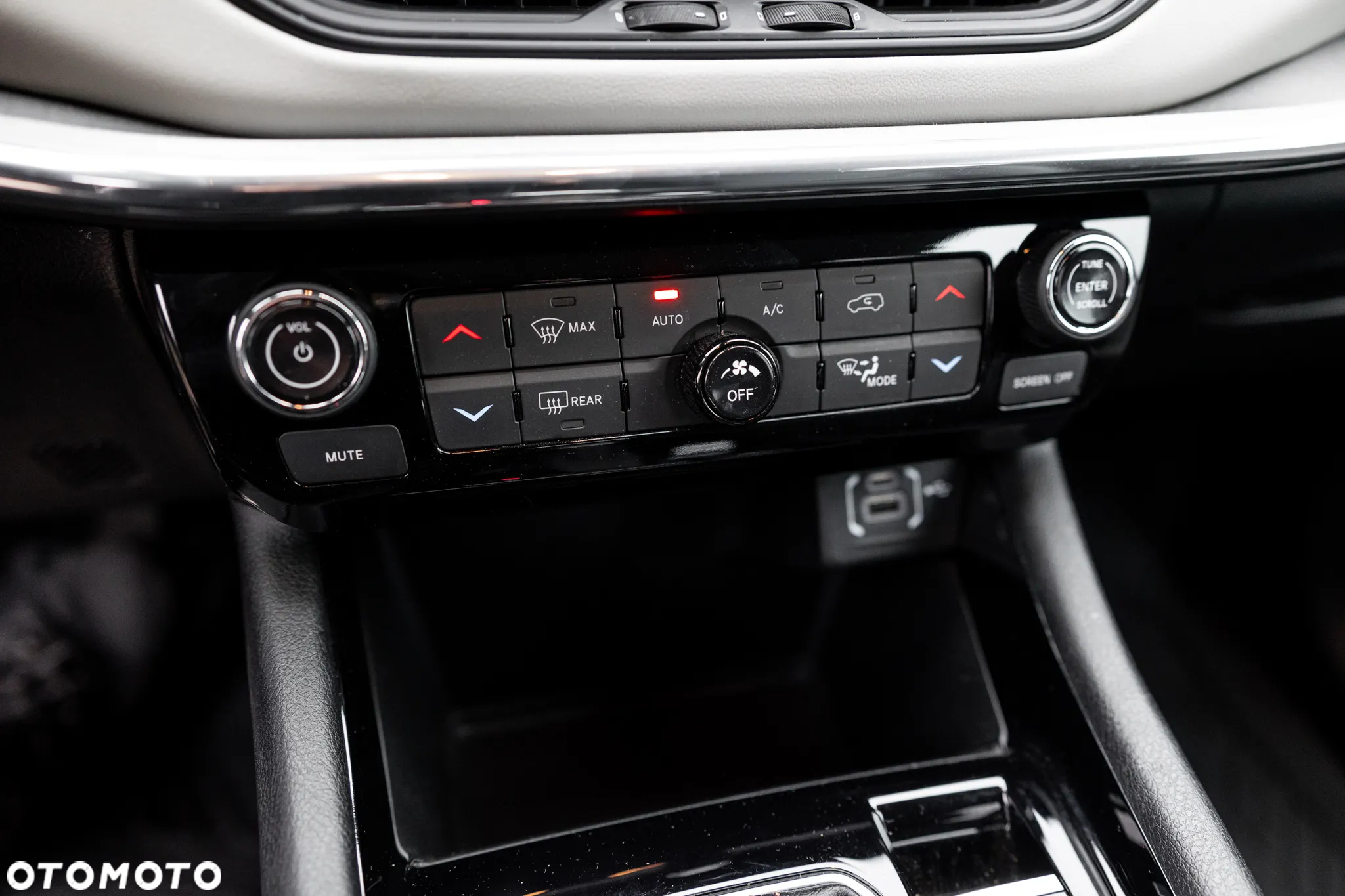 Jeep Compass - 26