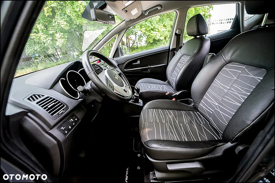 Kia Venga - 17