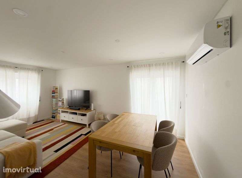 Apartamento T3 totalmente romodelado no centro da Lourinhã - Grande imagem: 2/12
