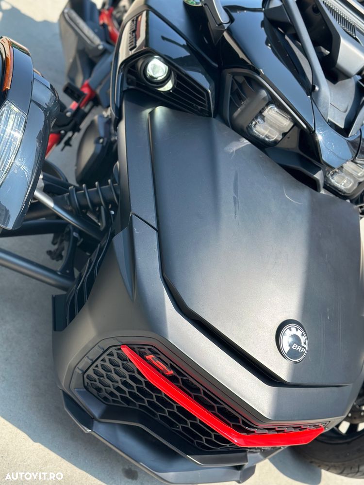 Can-Am Spyder - 19