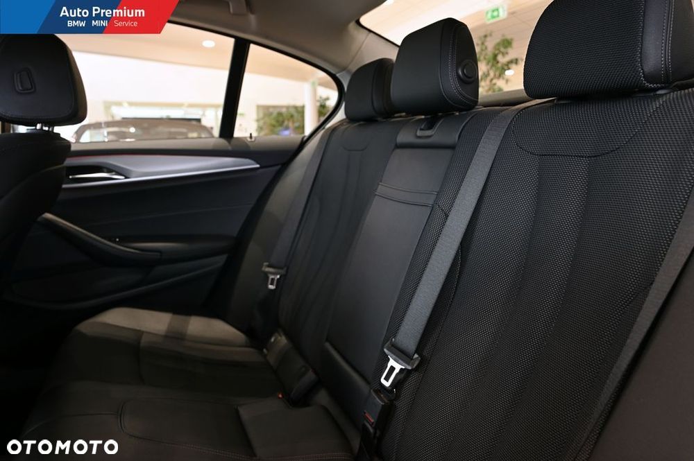 BMW Seria 5 520d xDrive - 11