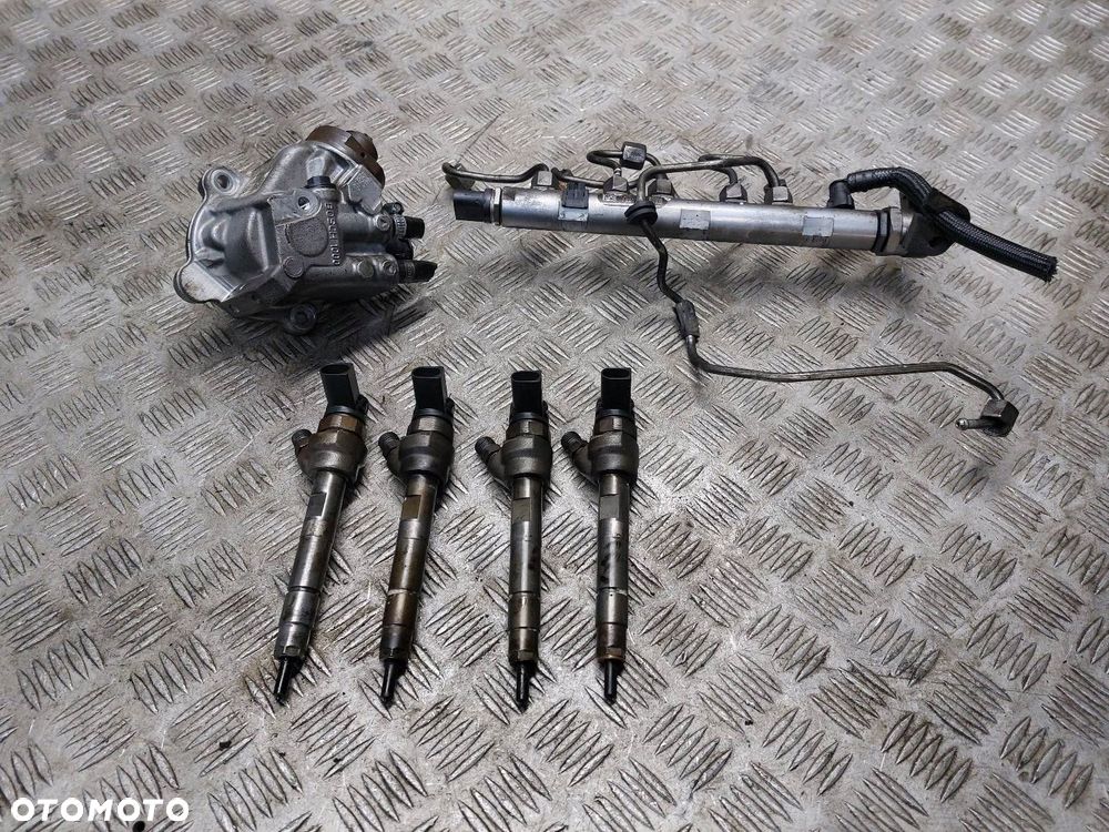 POMPA WTRYSKOWA + WTRYSKIWACZE + LISTWA KOMPLET BMW F10 520d 2.0 D - 1