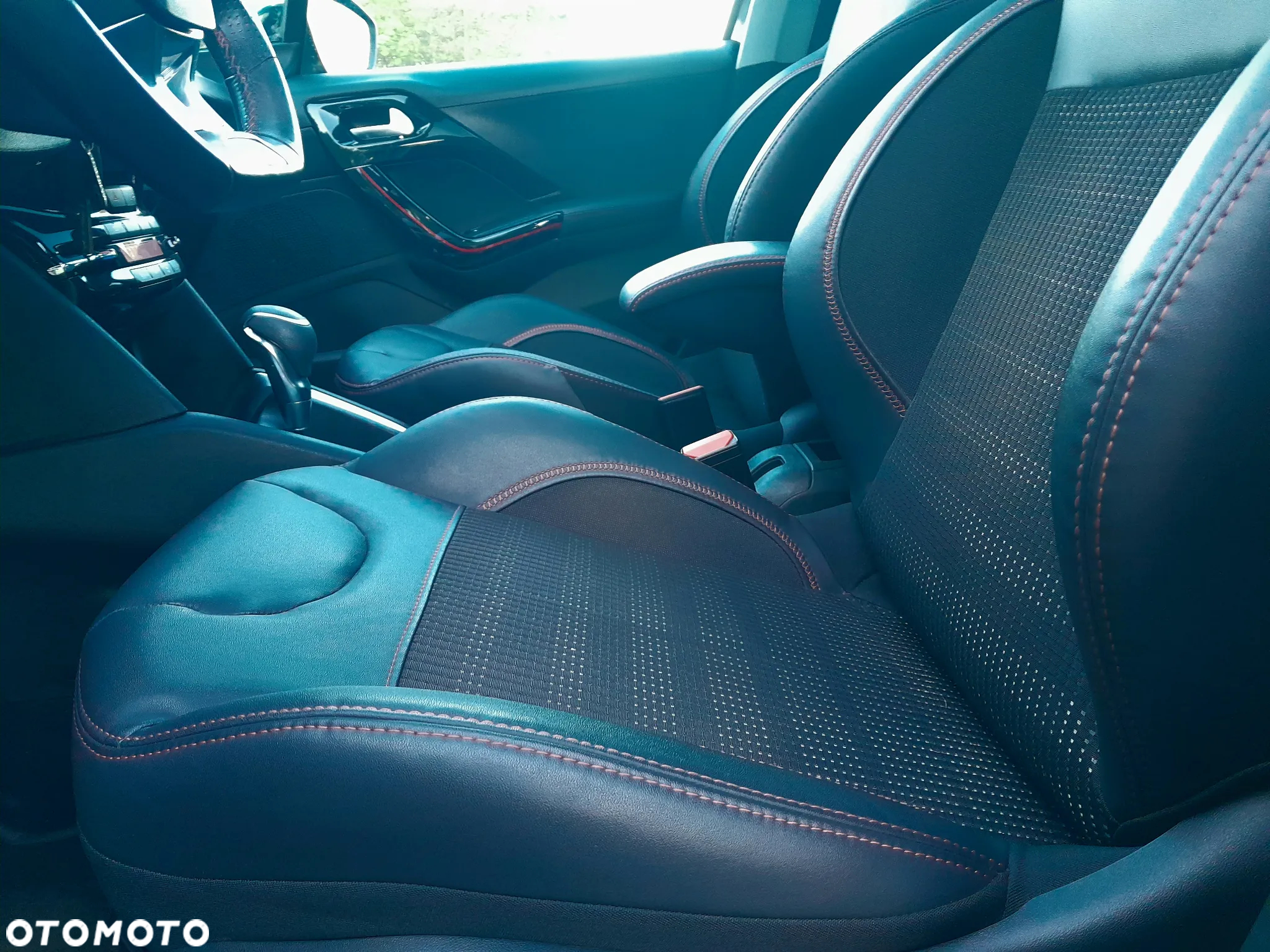 Peugeot 208 - 34