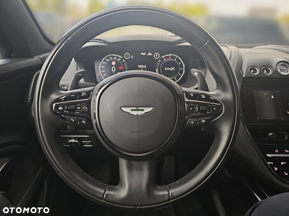 Aston Martin DBX - 24