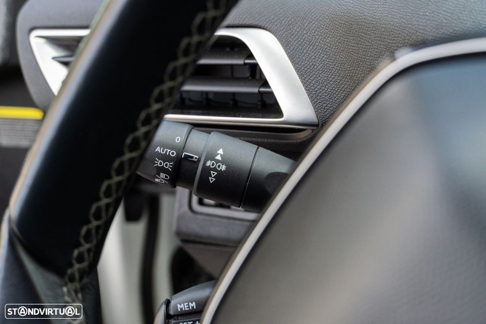 Peugeot 3008 1.2 PureTech Allure Pack - 24