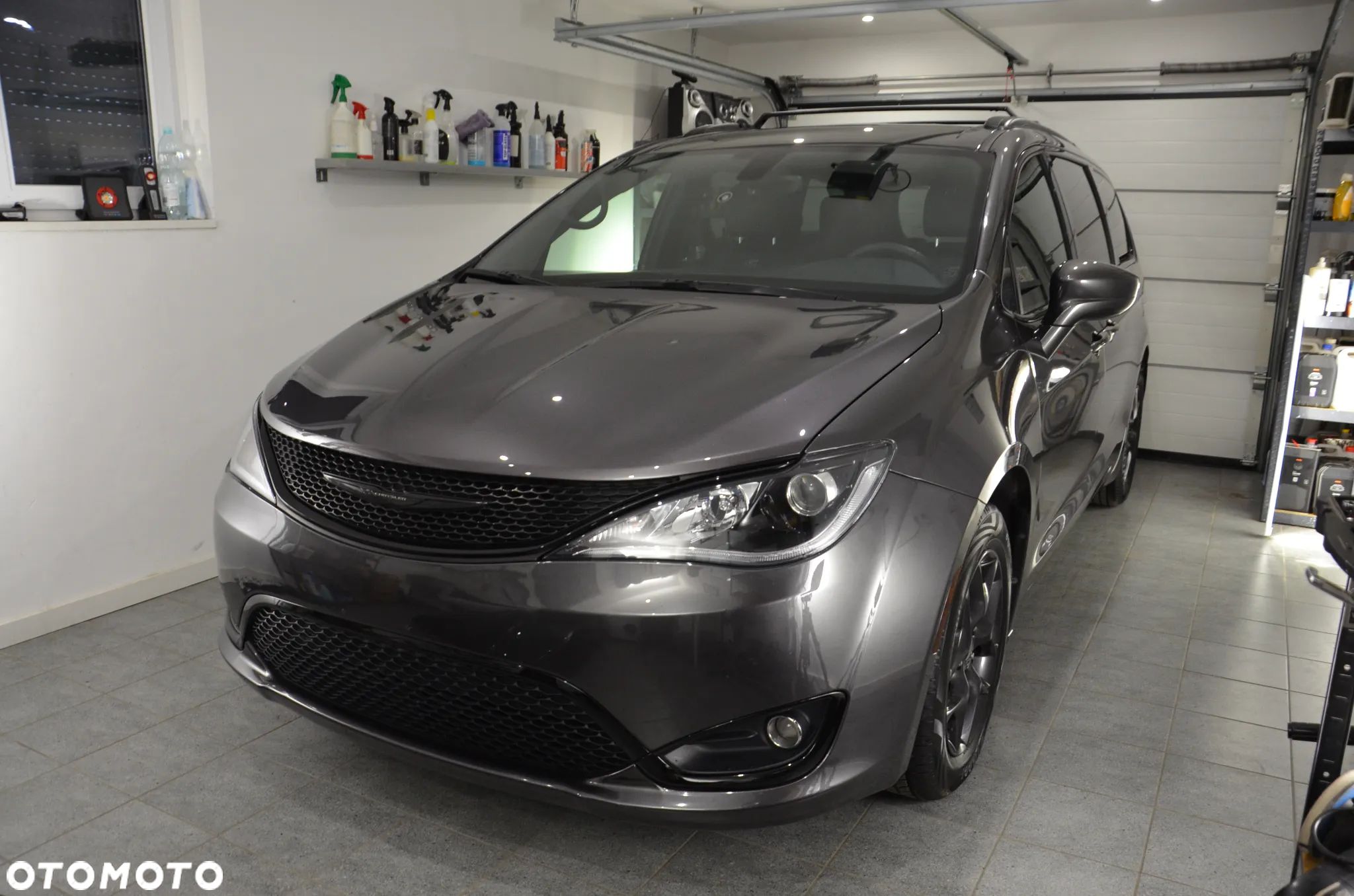 Chrysler Pacifica - 1