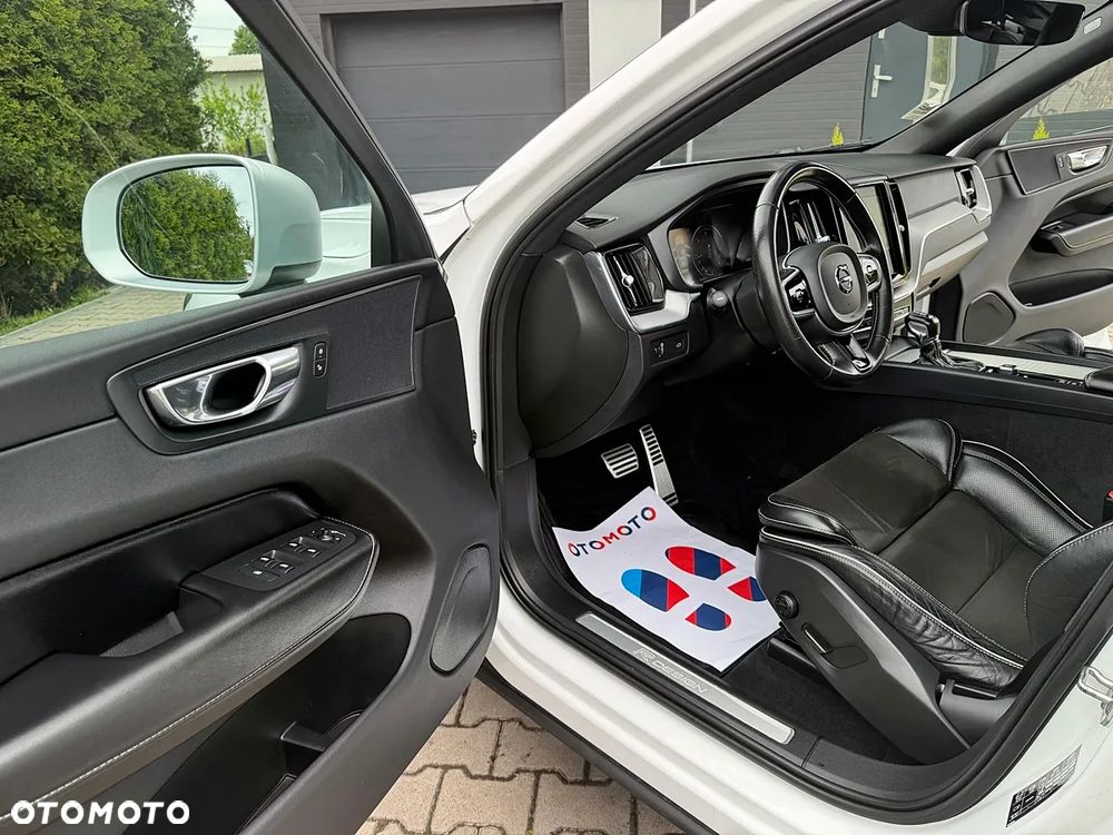 Volvo XC 60 D4 AWD Geartronic RDesign - 16