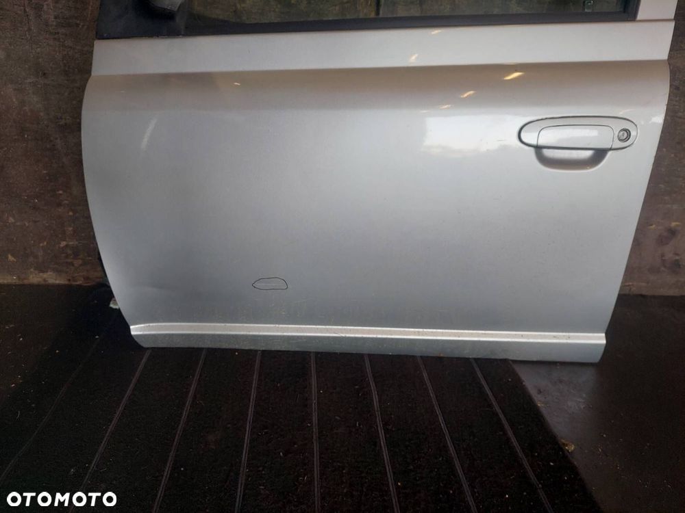 DRZWI KOMPLETNE LEWY PRZÓD TOYOTA YARIS I 5D 1E7 ID: 237896 - 2