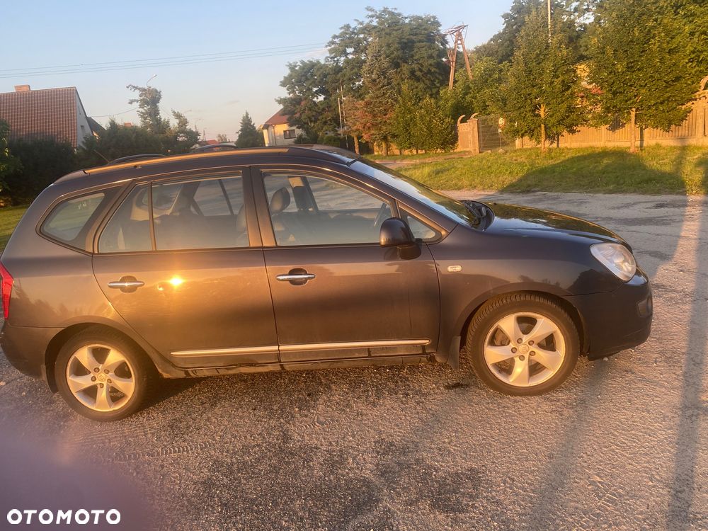 Kia Carens - 2