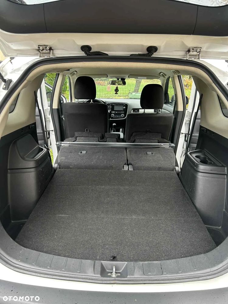 Mitsubishi Outlander 2.0 Invite + 2WD - 15