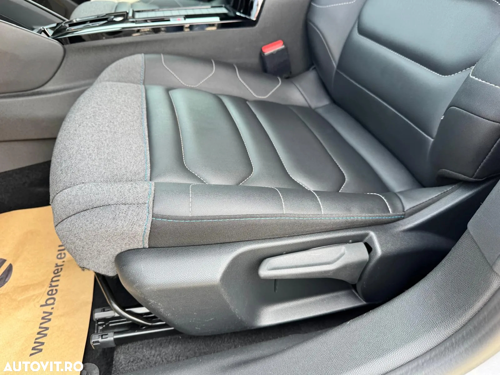 Citroën C4 1.2 PureTech S&S EAT8 Shine - 27
