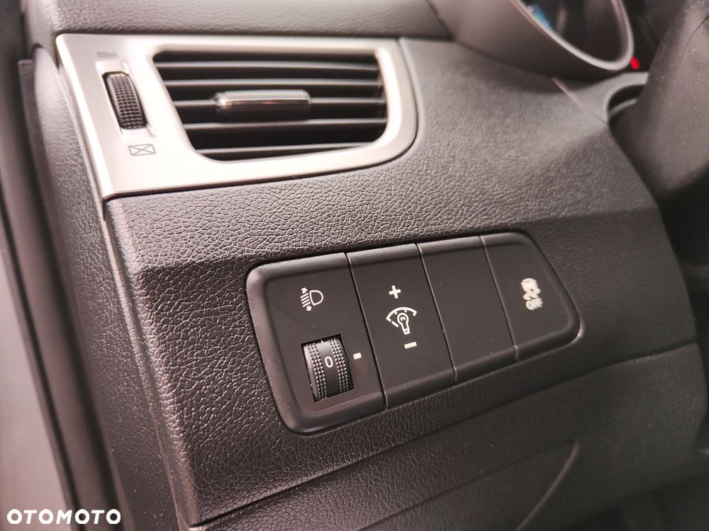 Hyundai Elantra 1.6 Comfort - 14