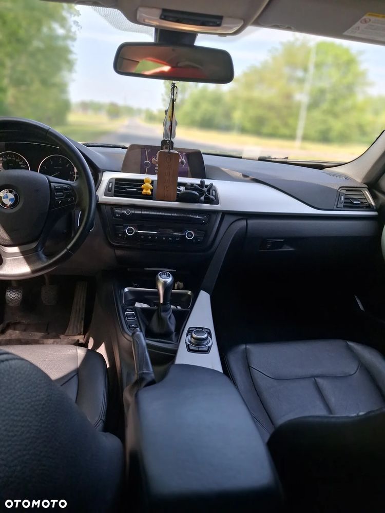 BMW Seria 3 318d DPF - 12