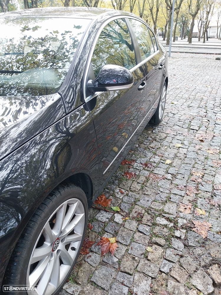 VW Passat 2.0 TDI Confortline - 17