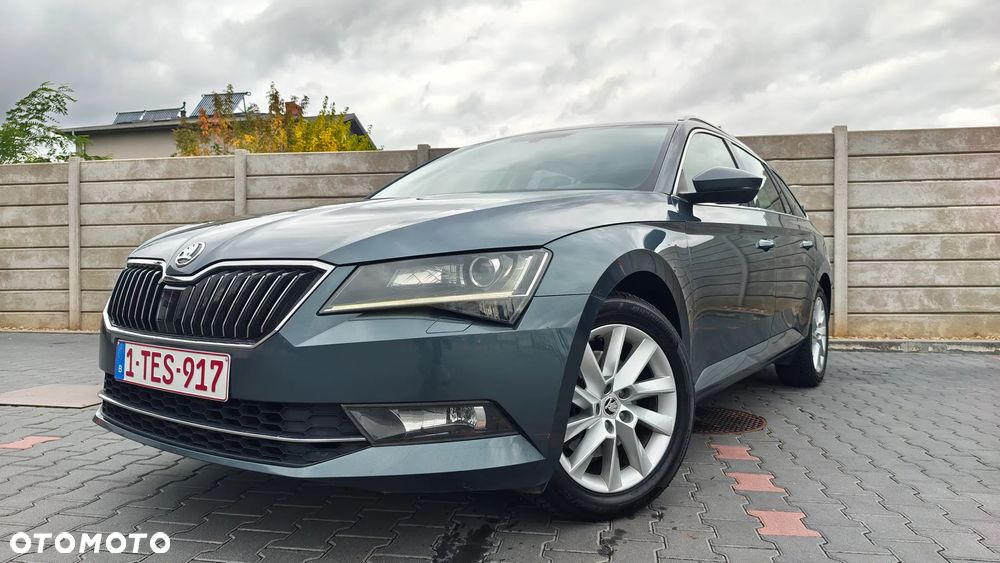 Skoda Superb 2.0 TDI Premium Edition - 10