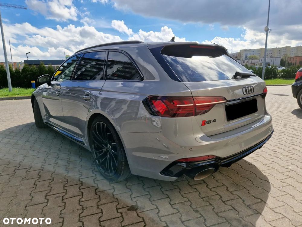 Audi RS4 Avant - 4