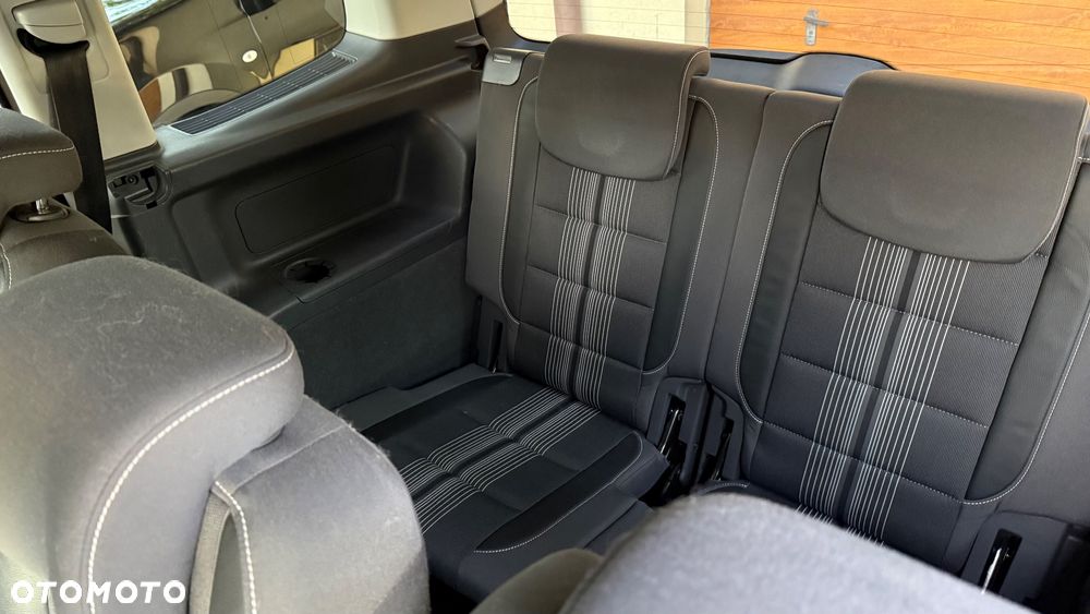Volkswagen Touran 2.0 TDI DPF STYLE - 26